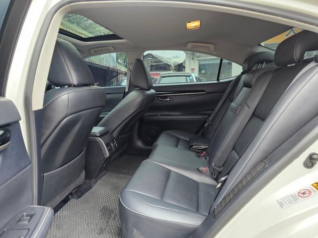 Lexus ES  第1張相片