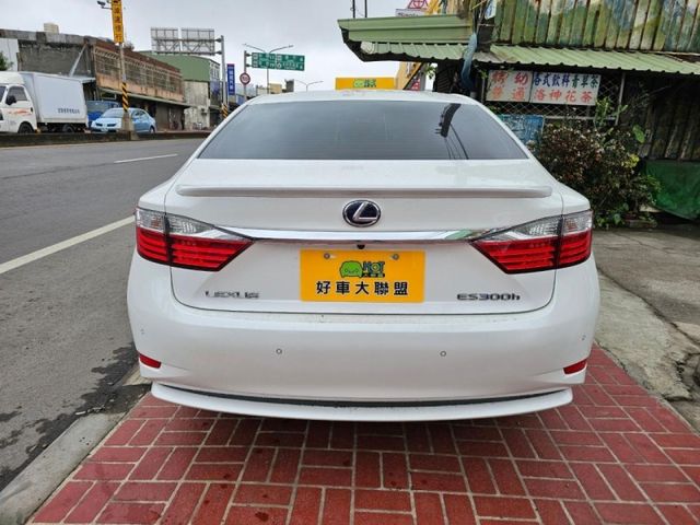 Lexus ES  第8張相片