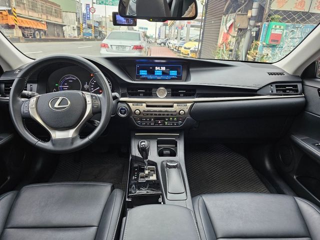 Lexus ES  第10張相片