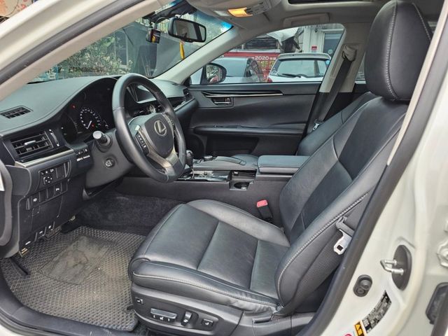 Lexus ES  第11張相片
