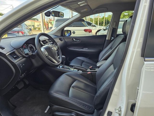 Nissan Tiida  第1張相片