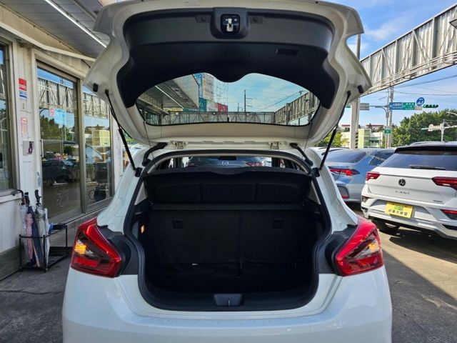 Nissan Tiida  第3張相片