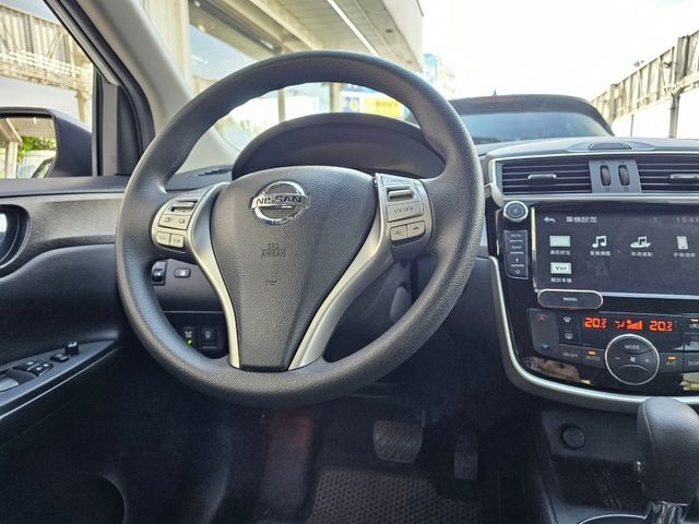 Nissan Tiida  第11張相片