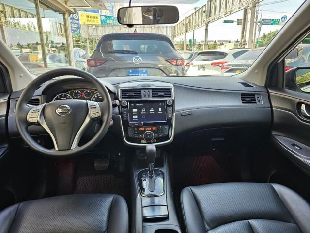 Nissan Tiida  第12張相片