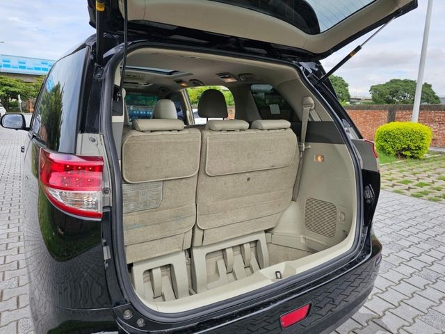 Toyota Previa  第3張相片