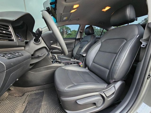 Hyundai Elantra  第1張相片