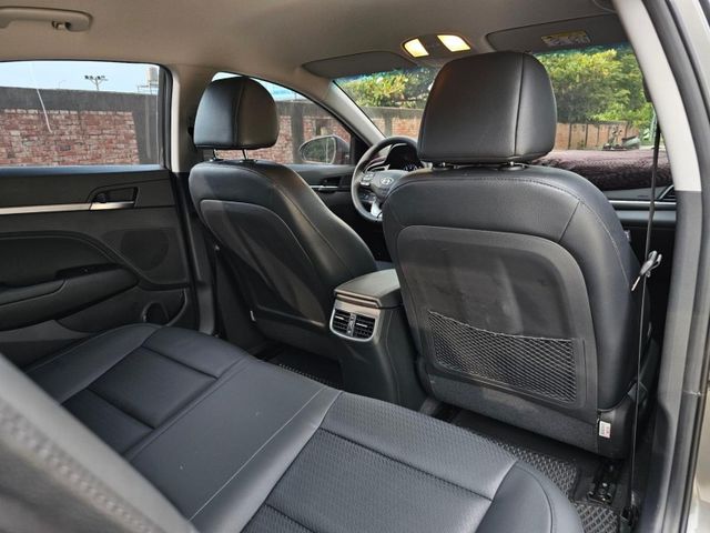 Hyundai Elantra  第3張相片