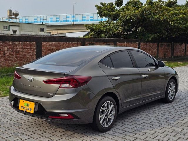Hyundai Elantra  第6張相片