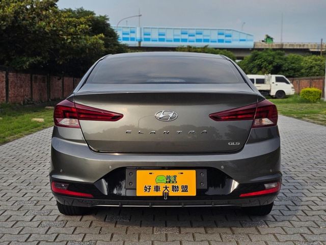 Hyundai Elantra  第8張相片