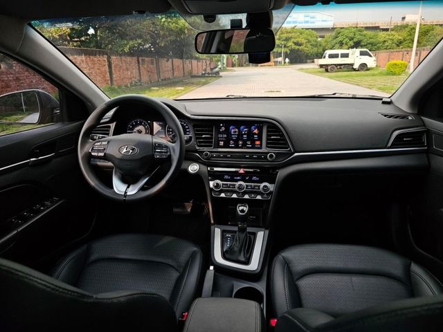 Hyundai Elantra  第11張相片