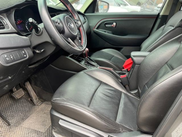 Kia Carens  第9張相片