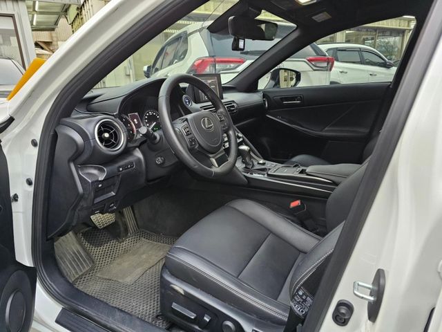 Lexus IS  第9張相片
