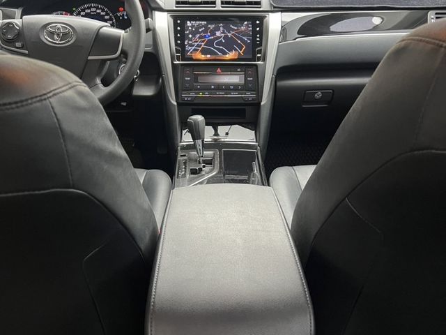 2017 TOYOTA CAMRY 2.0 黑  第8張相片