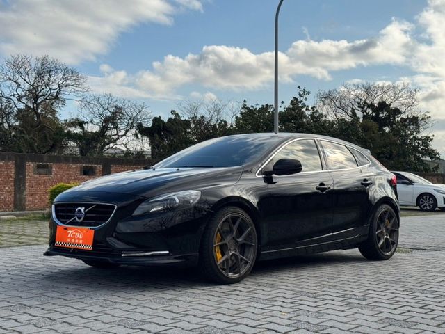 2015 VOLVO V40 2.0 柴油 黑  第1張相片