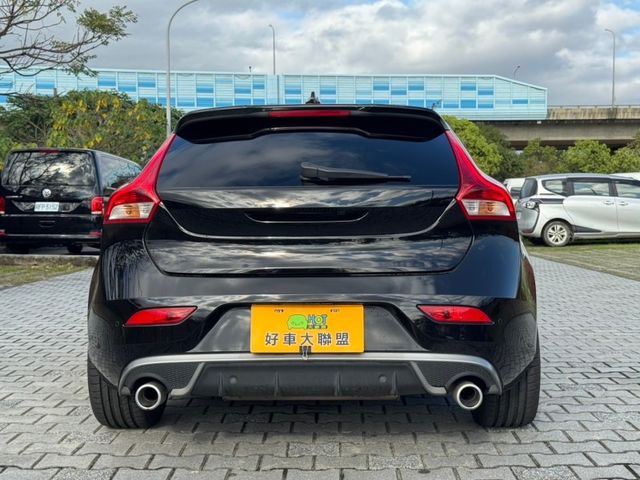 2015 VOLVO V40 2.0 柴油 黑  第5張相片