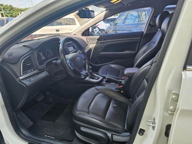 Hyundai Elantra  第8張相片