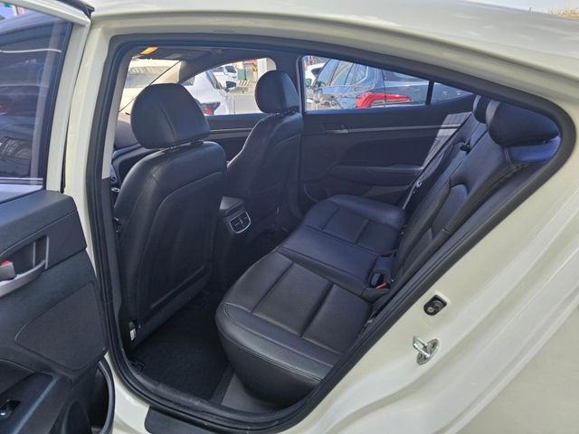 Hyundai Elantra  第9張相片
