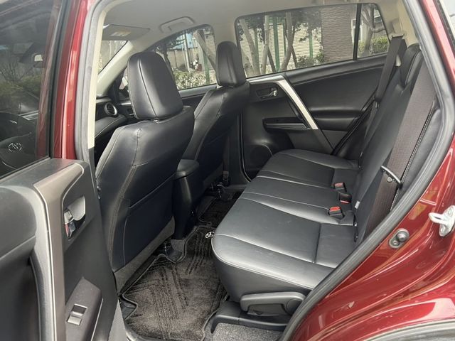 Toyota RAV4  第11張相片