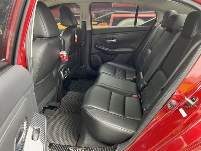 Nissan Sentra  第11張相片