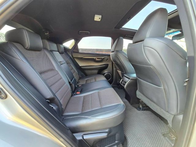 Lexus NX  第10張相片