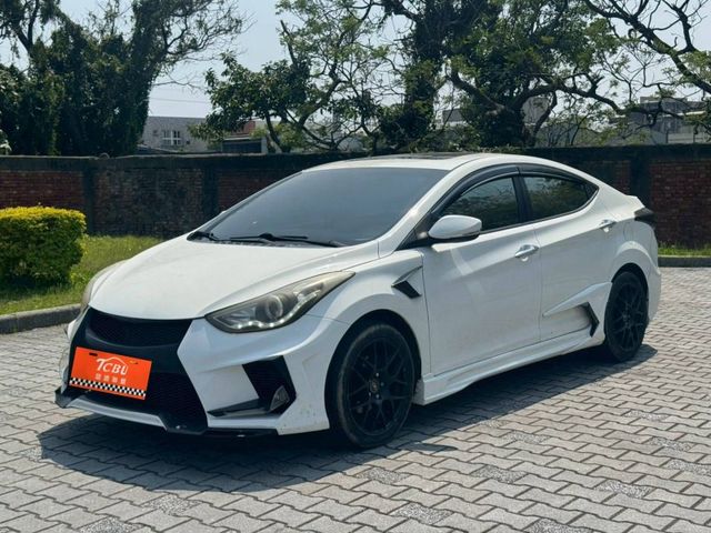 Hyundai Elantra  第2張相片
