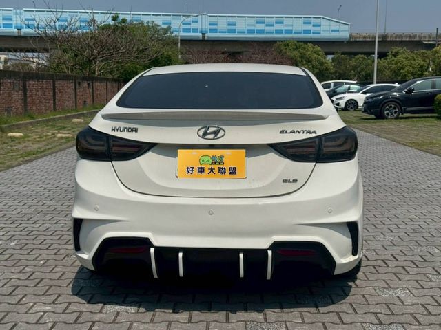 Hyundai Elantra  第5張相片