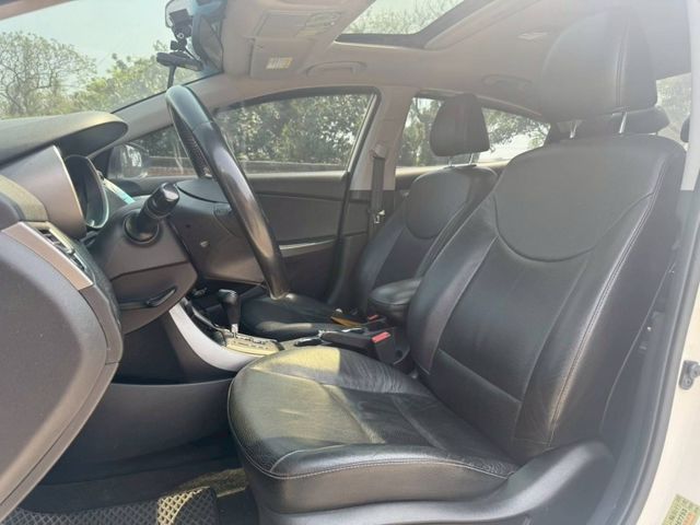 Hyundai Elantra  第9張相片