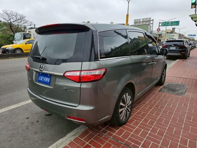 Luxgen M7  第3張相片