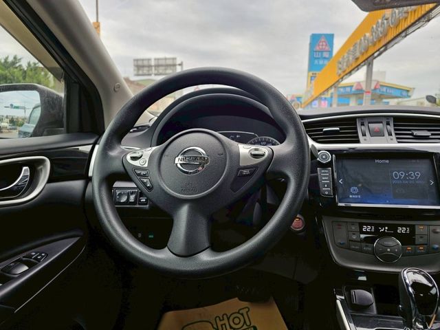 Nissan Sentra  第8張相片