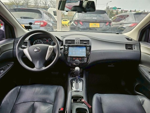 Nissan Tiida  第7張相片