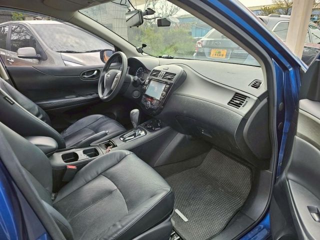 Nissan Tiida  第8張相片
