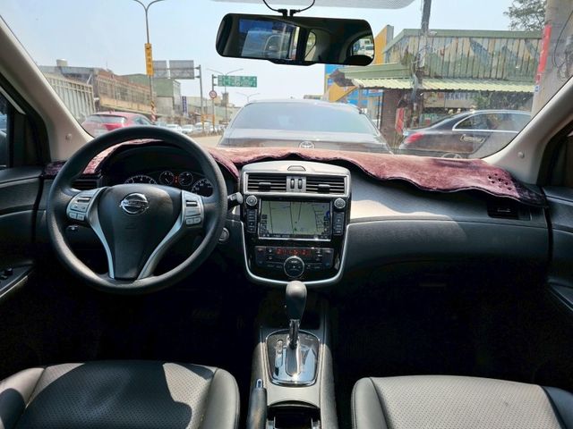 Nissan Tiida  第7張相片