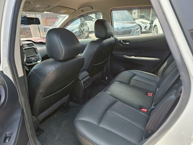 Nissan Tiida  第9張相片