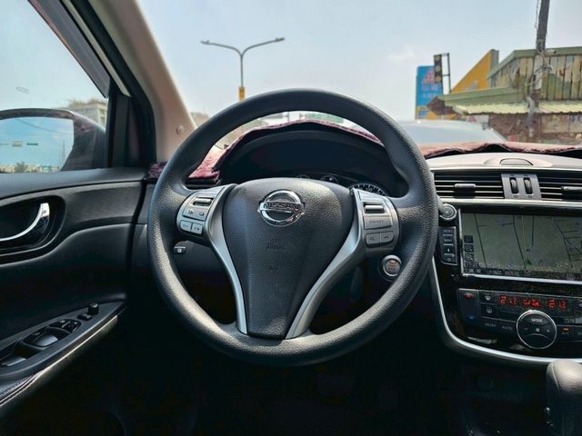 Nissan Tiida  第10張相片