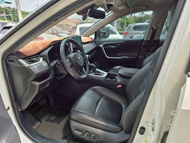 Toyota RAV4  第8張相片