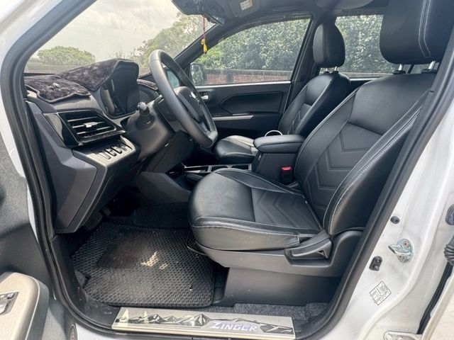 Mitsubishi Zinger  第7張相片