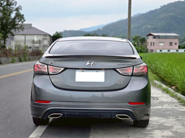 Hyundai Elantra  第5張相片