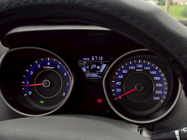 Hyundai Elantra  第6張相片