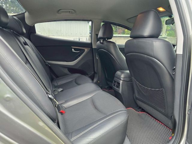 Hyundai Elantra  第10張相片