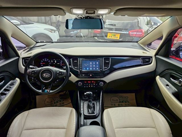 Kia Carens  第7張相片