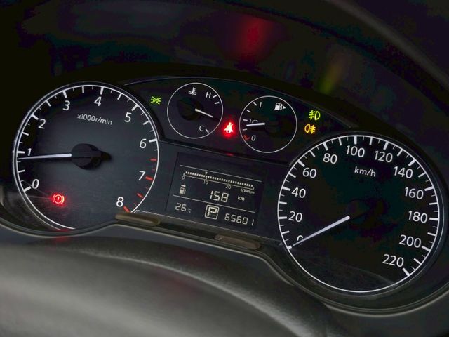 Nissan Tiida  第7張相片