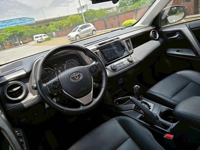 Toyota RAV4  第9張相片
