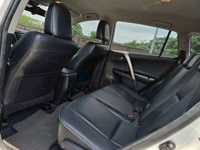 Toyota RAV4  第11張相片