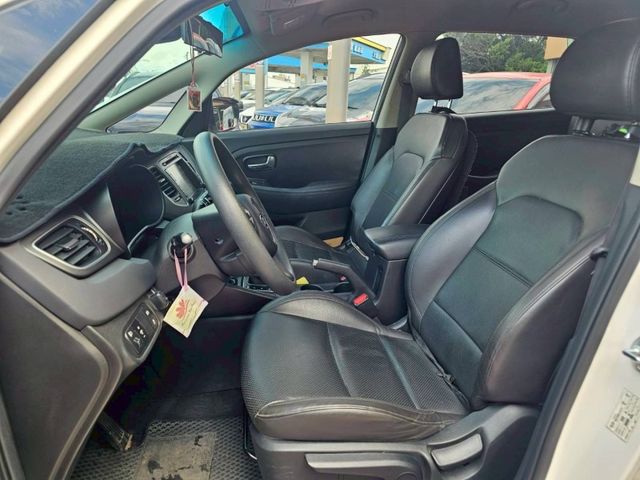 Kia Carens  第8張相片