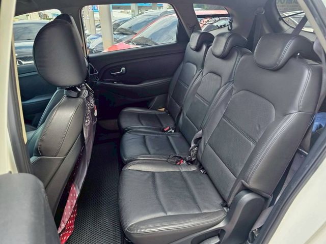 Kia Carens  第9張相片