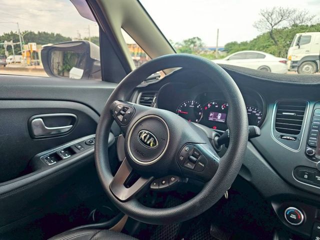 Kia Carens  第10張相片