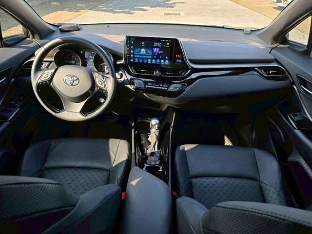 Toyota C-HR  第7張相片