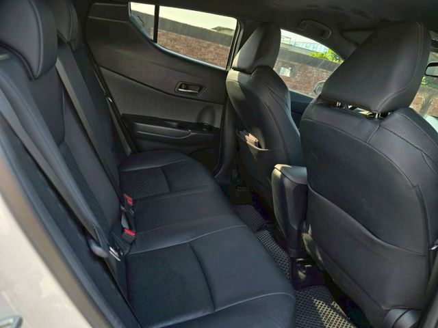 Toyota C-HR  第9張相片