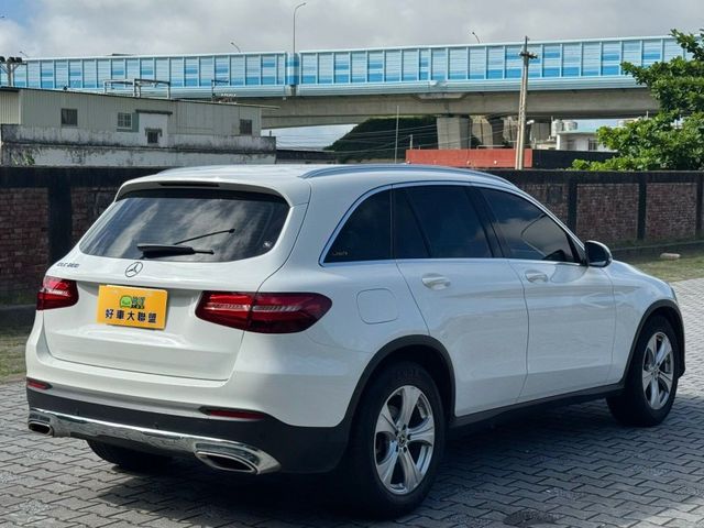 2019 BENZ GLC200 2.0 白  第3張相片