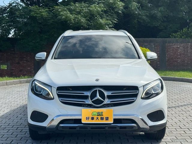 2019 BENZ GLC200 2.0 白  第4張相片
